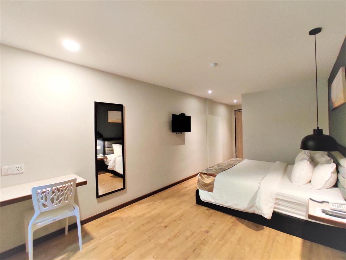 Apple Suites Hotel Sitiawan Exterior foto